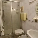 卡米拉别墅酒店 瓦拉泽