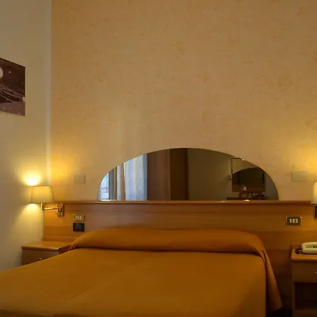 Hotel Camilla 3*